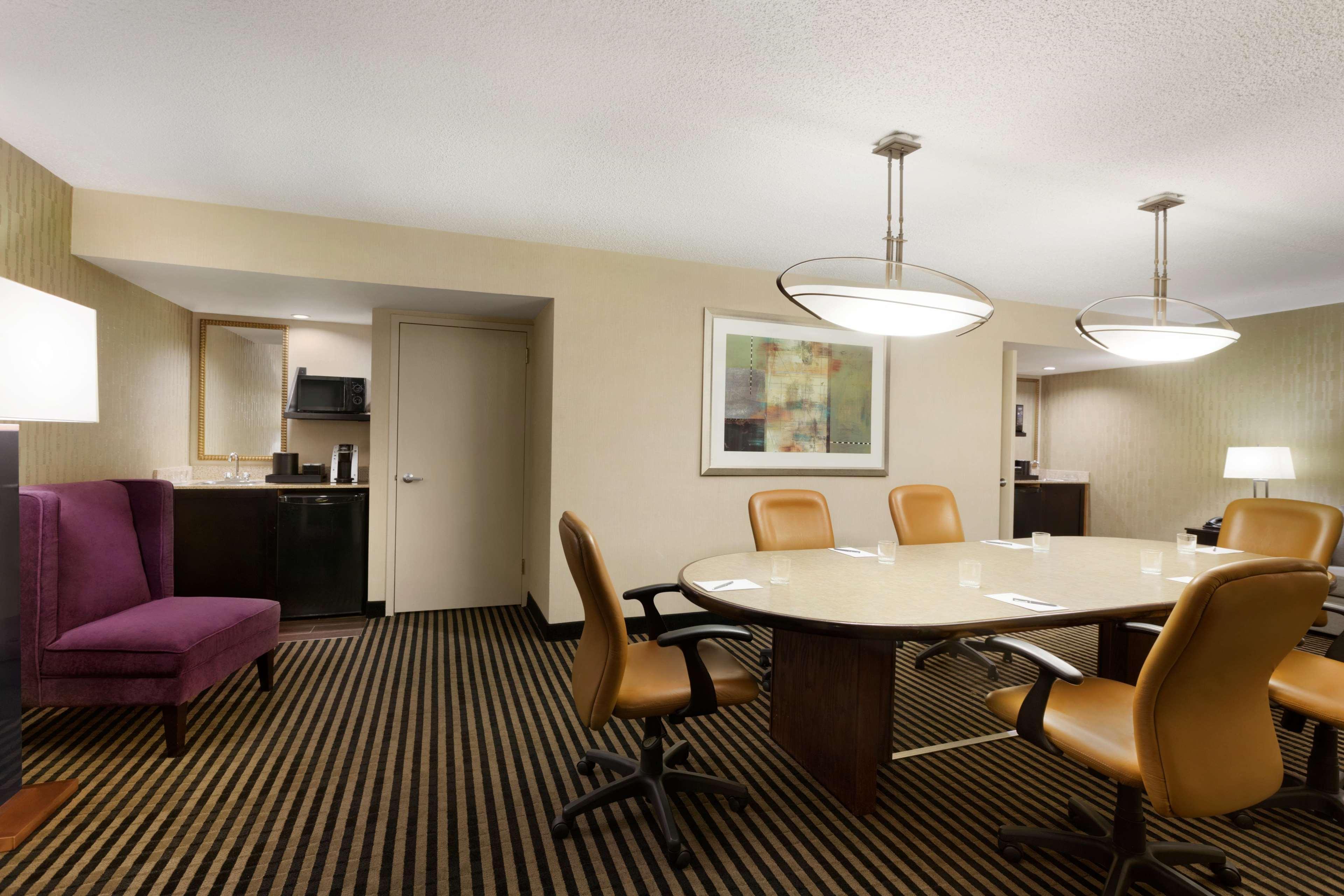 Embassy Suites By Hilton Piscataway Somerset Екстер'єр фото