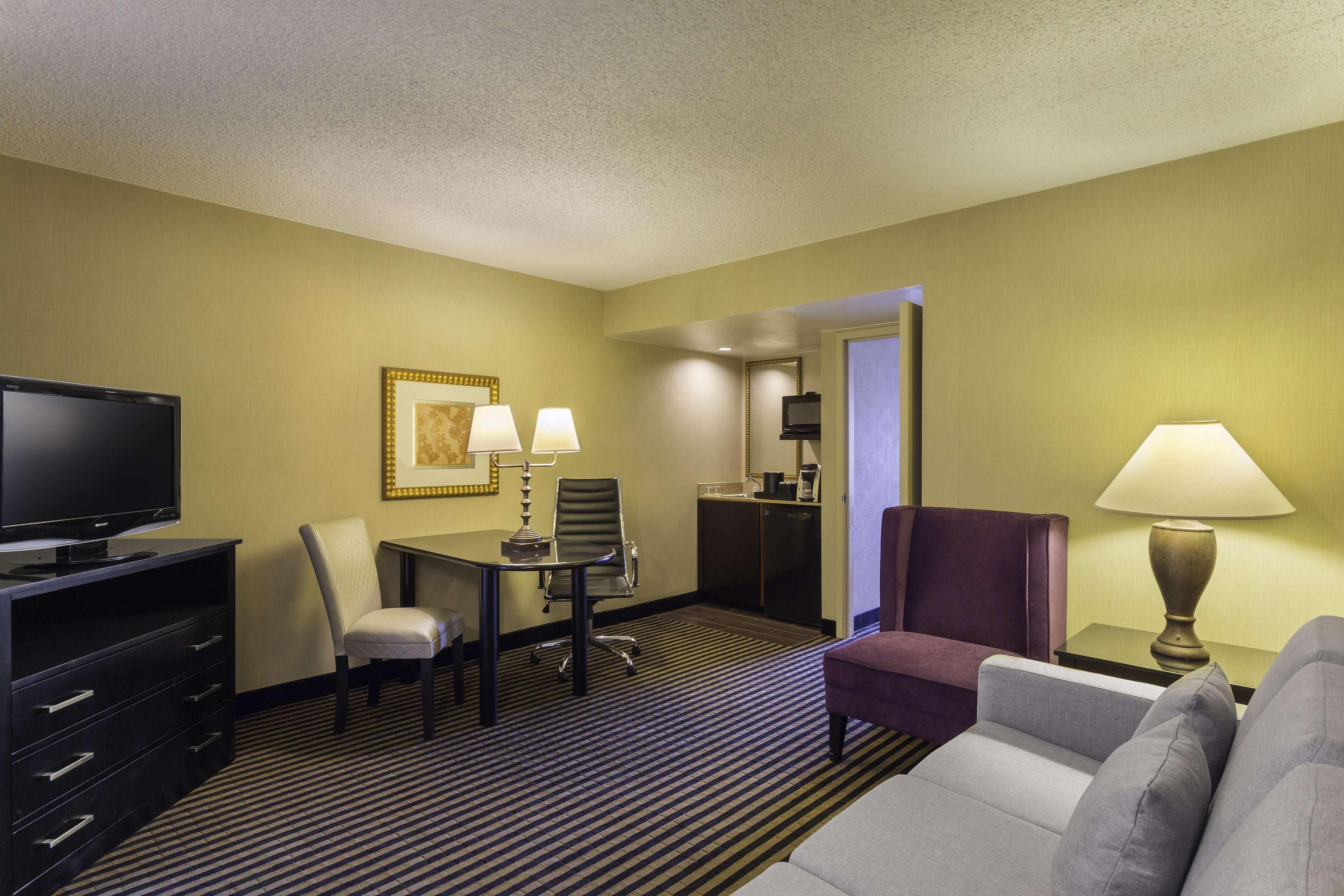 Embassy Suites By Hilton Piscataway Somerset Екстер'єр фото