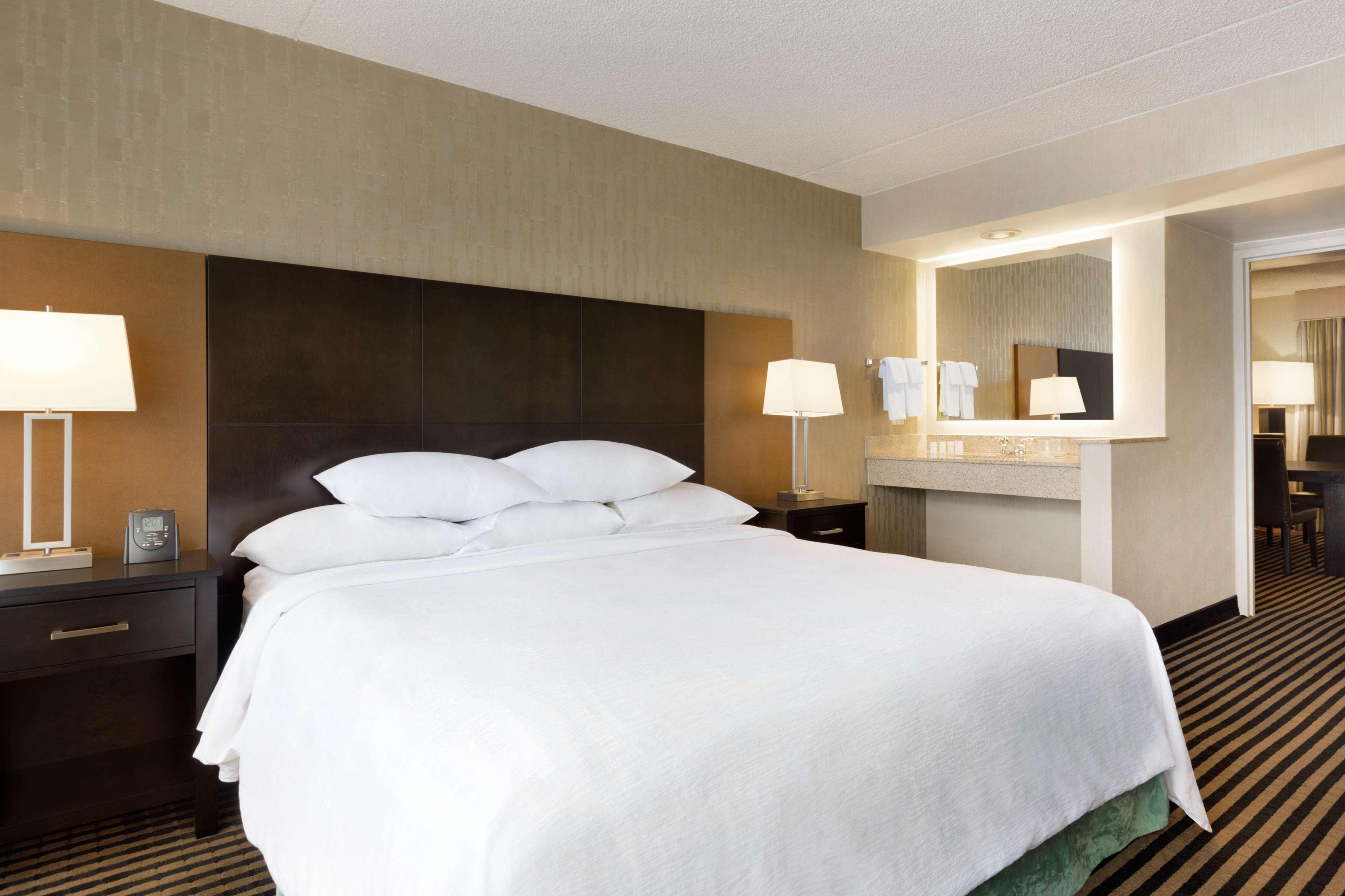 Embassy Suites By Hilton Piscataway Somerset Екстер'єр фото