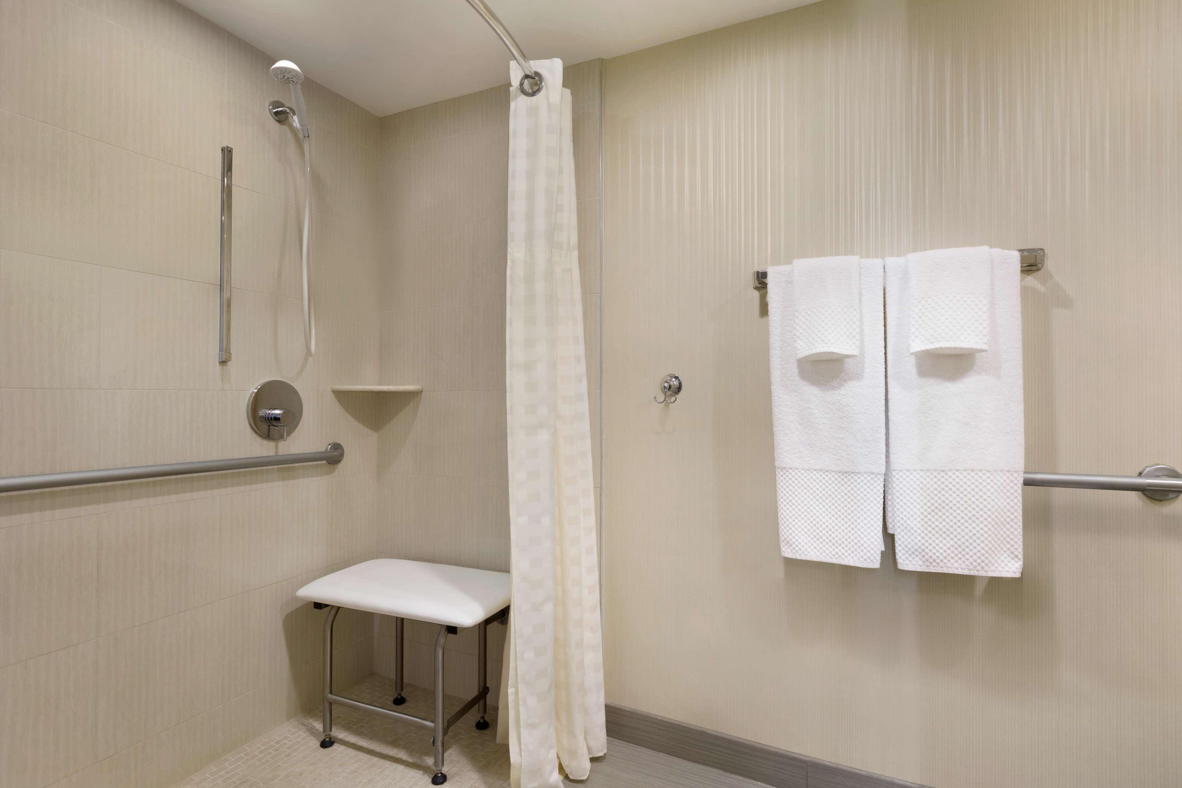 Embassy Suites By Hilton Piscataway Somerset Екстер'єр фото