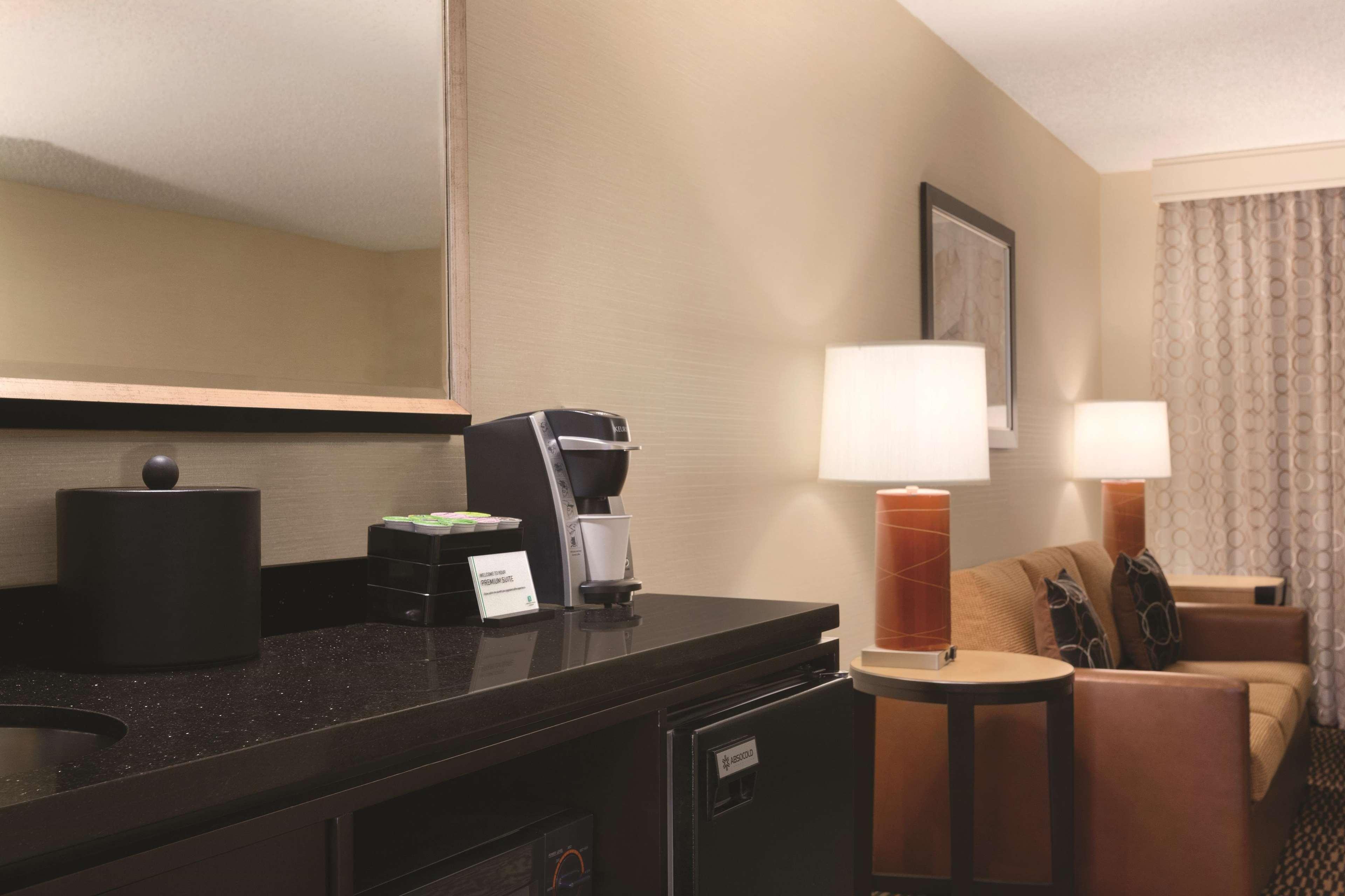 Embassy Suites By Hilton Piscataway Somerset Екстер'єр фото