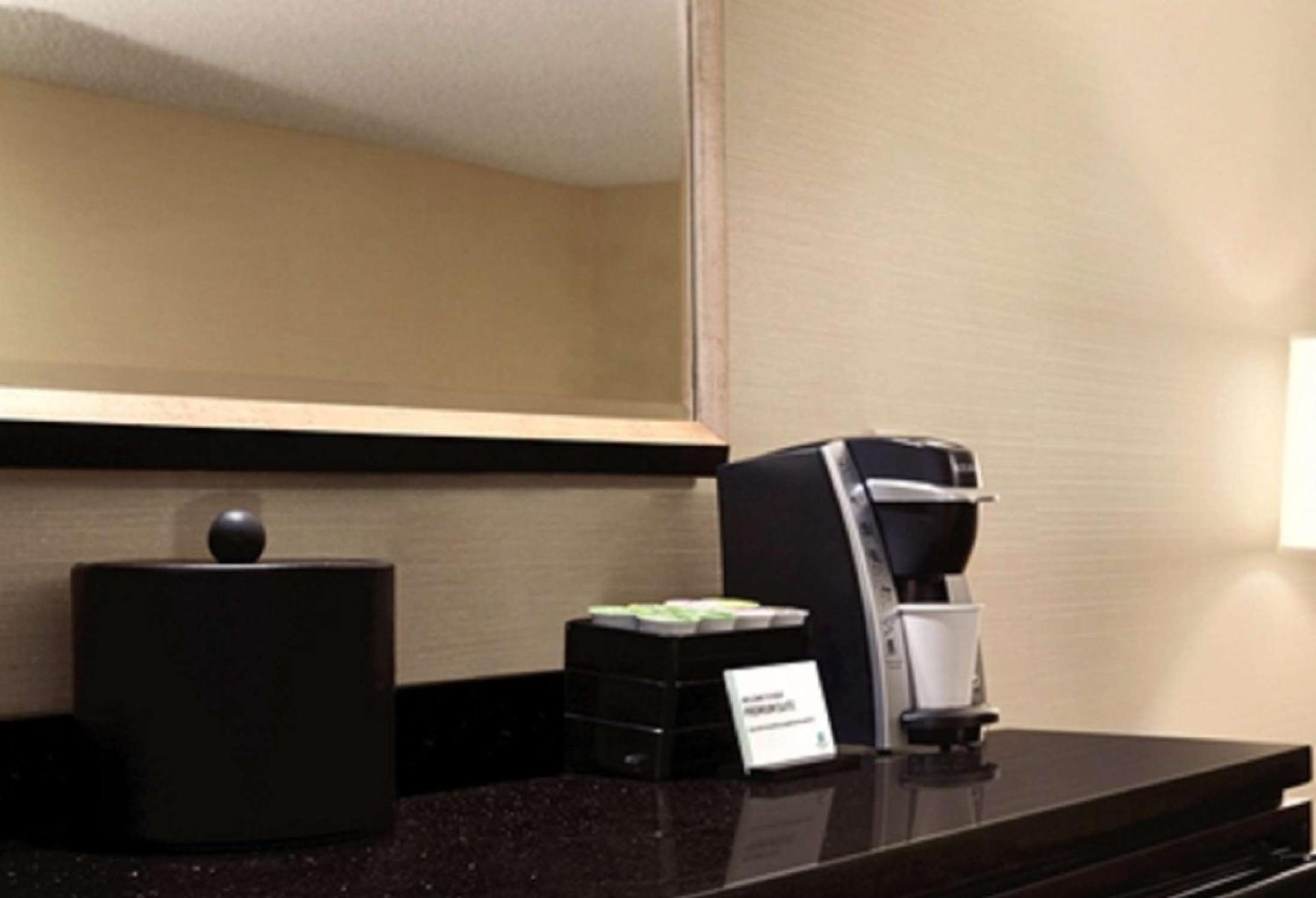 Embassy Suites By Hilton Piscataway Somerset Екстер'єр фото