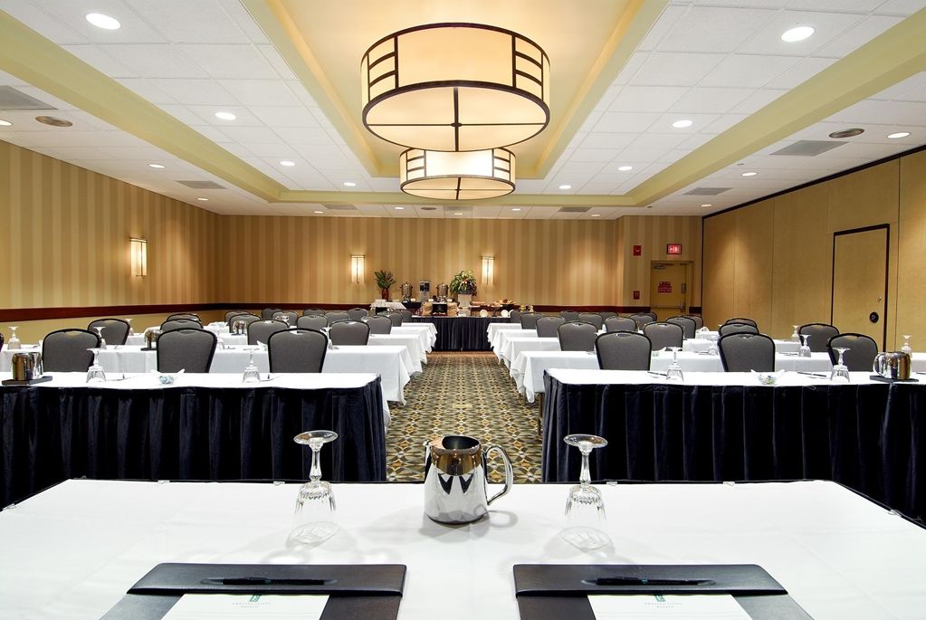 Embassy Suites By Hilton Piscataway Somerset Зручності фото